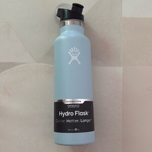 Hydro Flask Sky Blue Bottle with Black Lid
